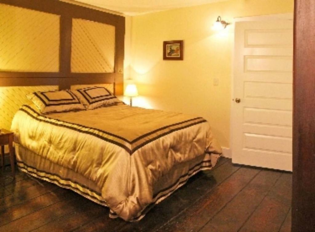 Riley'S Railhouse Bed & Breakfast Chesterton Exterior photo